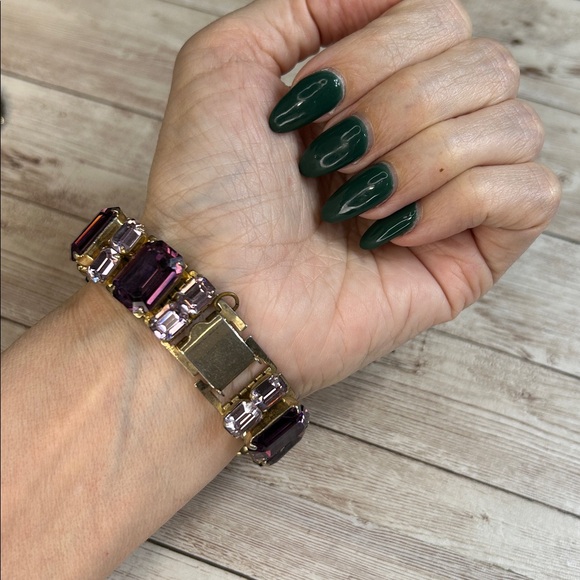 1950s Coro Pegasus bracelet featuring purple and lavender baguette rhinestones - Picture 9 of 10